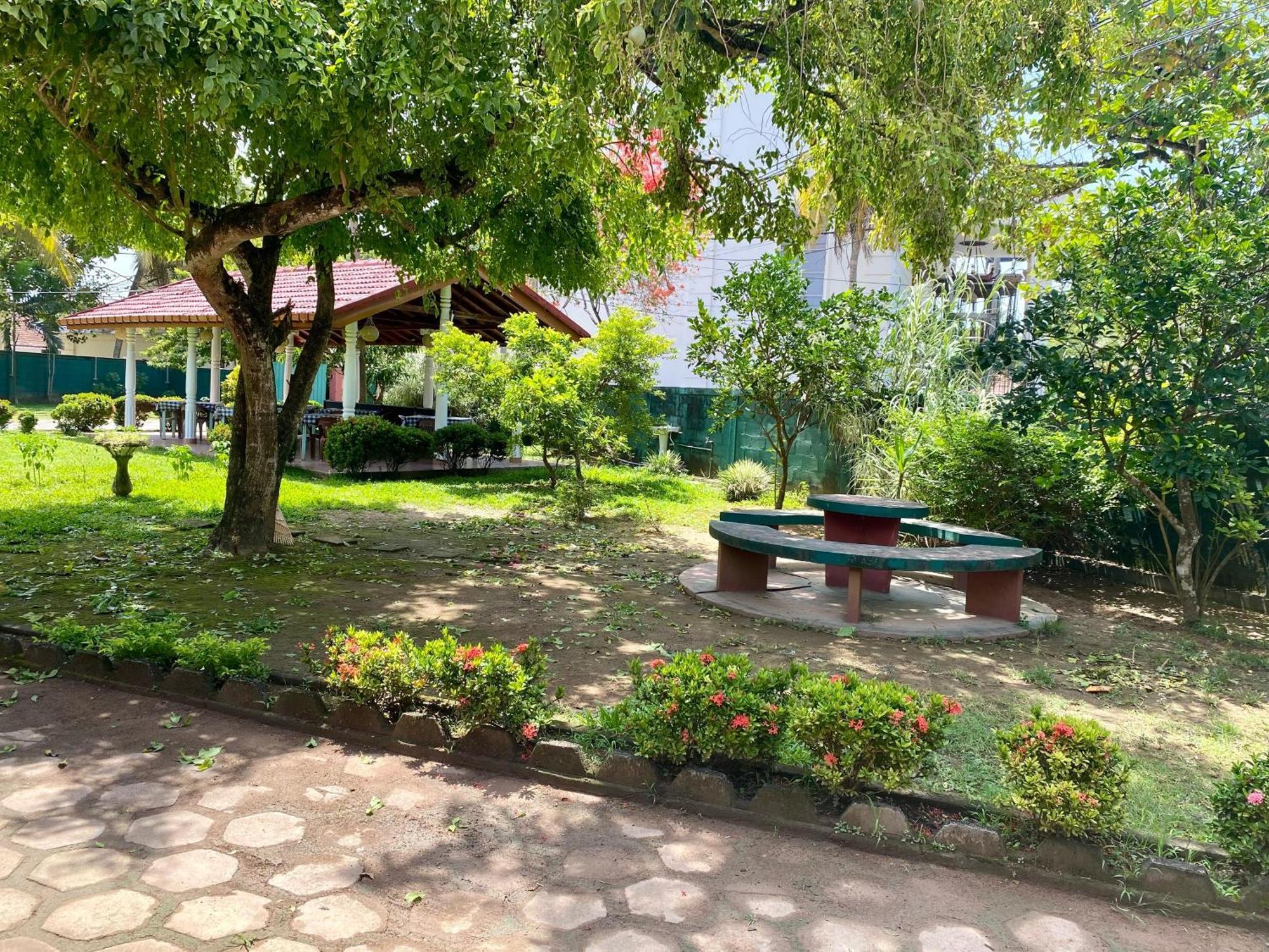Hotel Tk Green Garden Matara Exterior photo